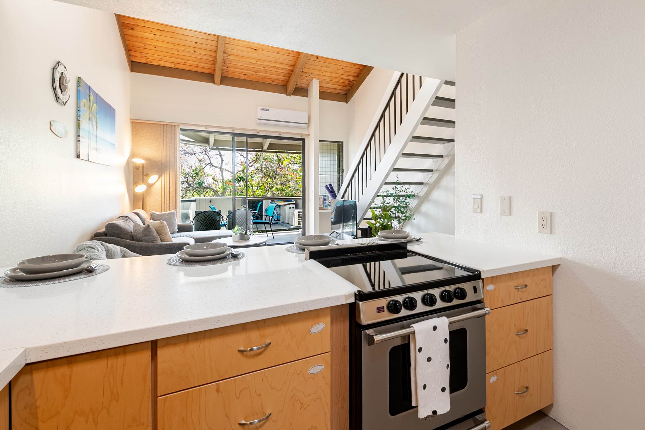 Lokahi Hale. Down town, newly renovated loft - Image 11