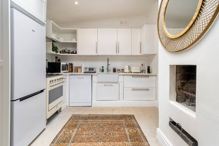 Luxury Newlands Home gallery image 2