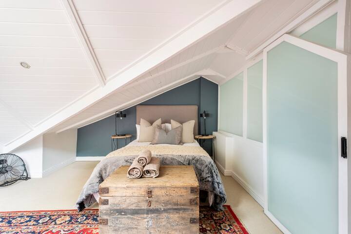 Luxury Newlands Home gallery image 3