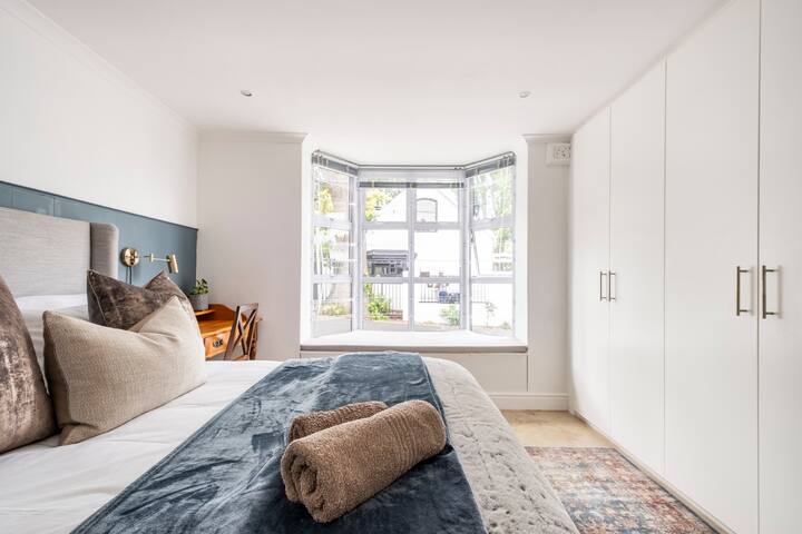 Luxury Newlands Home gallery image 4