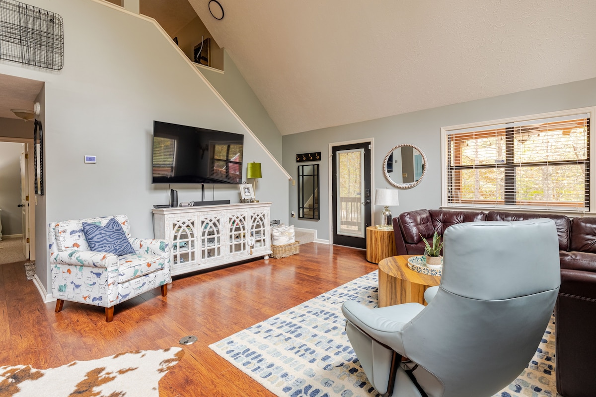 Popular Airbnb listing: Beautiful Updated Pickwick Home 4 Acres with Creek in Counce