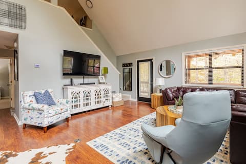 Popular Airbnb listing: Beautiful Updated Pickwick Home 4 Acres with Creek in Counce