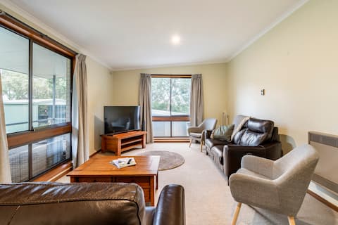 Popular Airbnb listing: Rural Living Experience close to Ballarat Central in City Of Ballarat