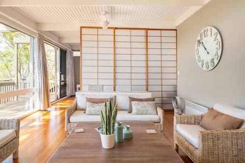 Top performing Airbnb: Ocean View Apartment Close to Balmoral Beach in Mosman