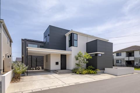 Modern new building completed in November 2021 with easy access to various places