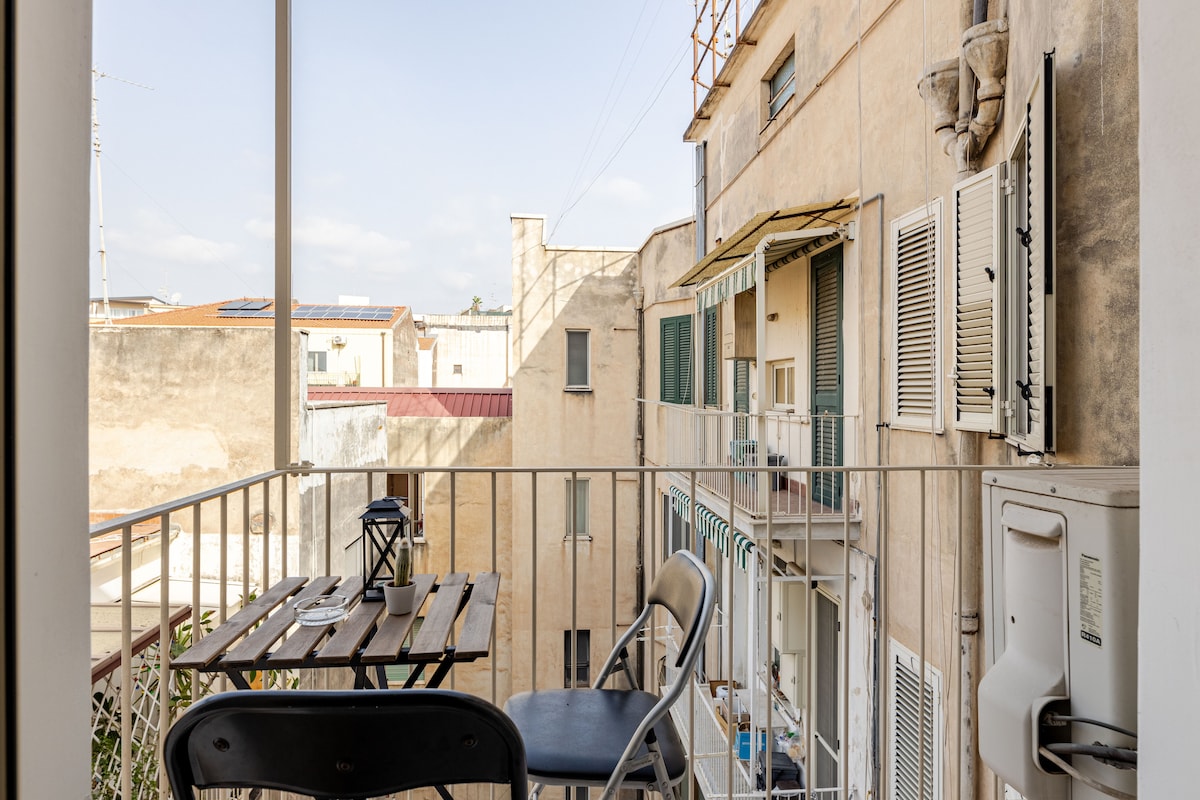 Damiano's Flat | Bright, Central, Smart TV \u0026 Piano - Apartments for Rent in  Catania, Sicilia, Italy - Airbnb, image size:1200x800