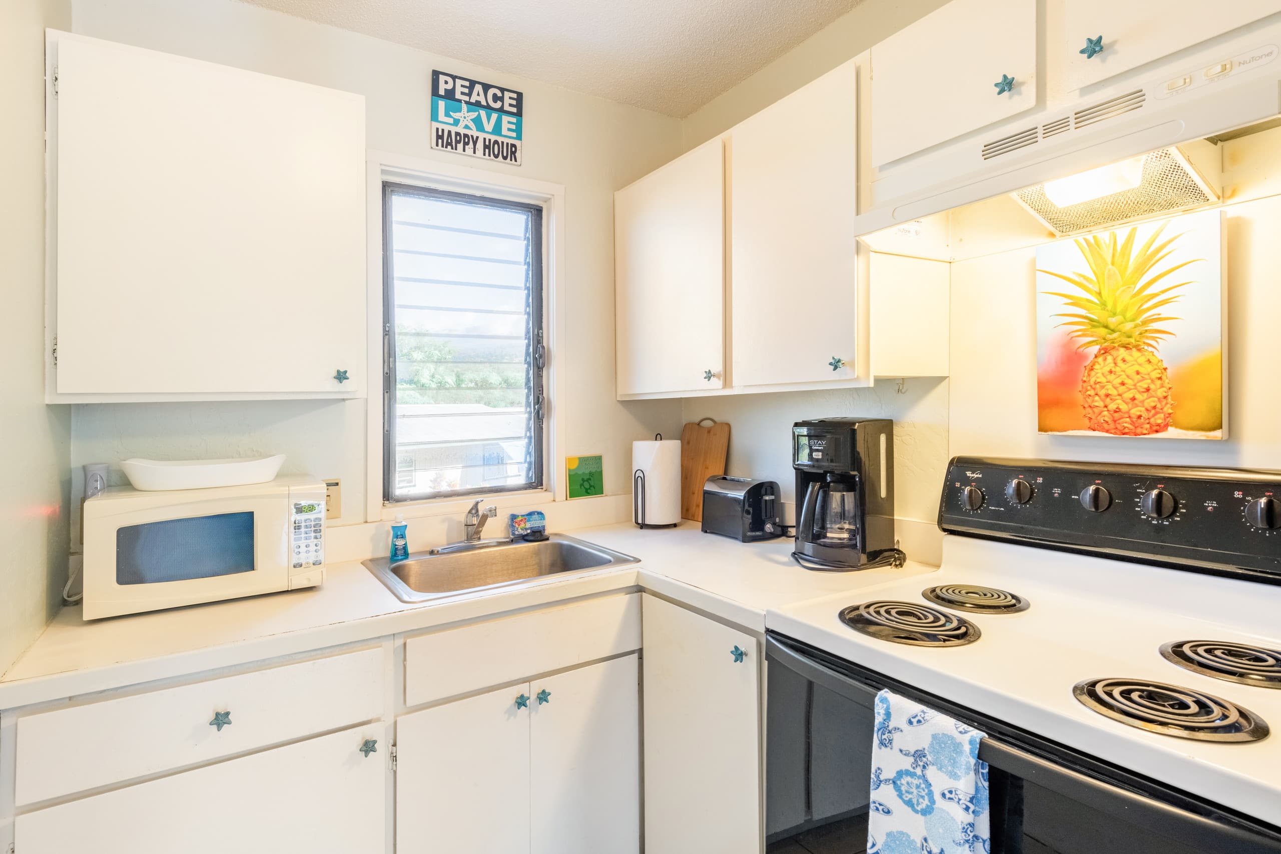 Condo in Kailua-Kona · ★4.65 · Studio · 1 bed · 1 bath - Image 3