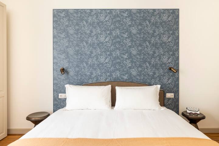 A prestigious and large apt facing Via Condotti gallery image 3