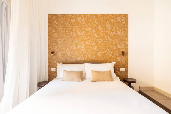 A prestigious and large apt facing Via Condotti gallery image 5