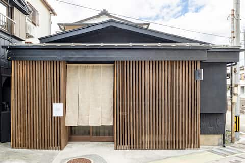 5-minute walk from Gekkoji Station/12-minute walk from Chureito Pagoda/Japanese modern inn with an old house revitalized