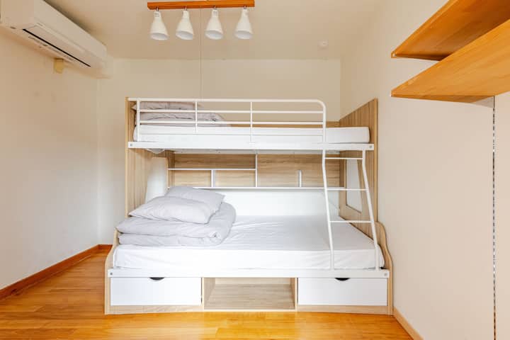 寝室は4室ございます。写真は4室目の寝室です。