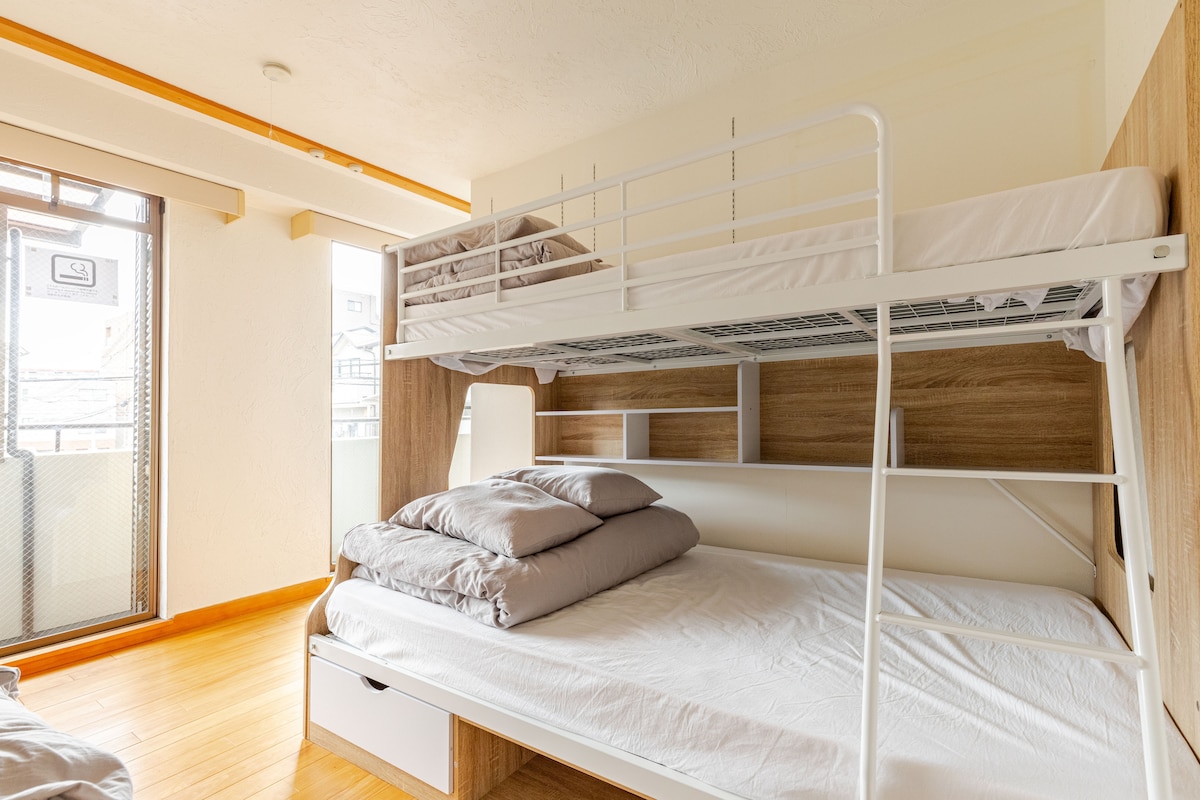 There are 4 bedrooms.The photo is of the 3rd bedroom.