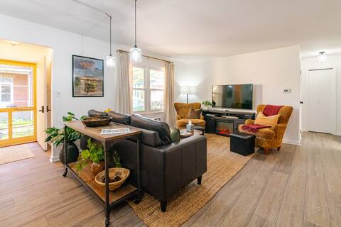 Downtown Designer's Duplex w/Courtyard Patio