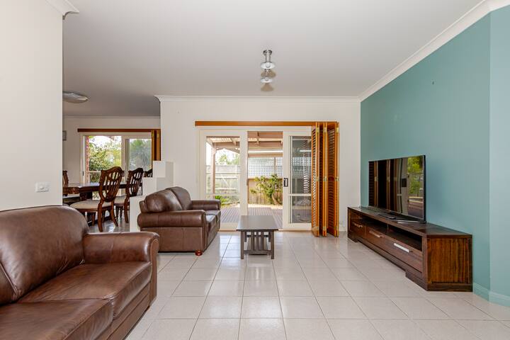 5BR | The peaceful retreat in a tranquil court gallery image 3