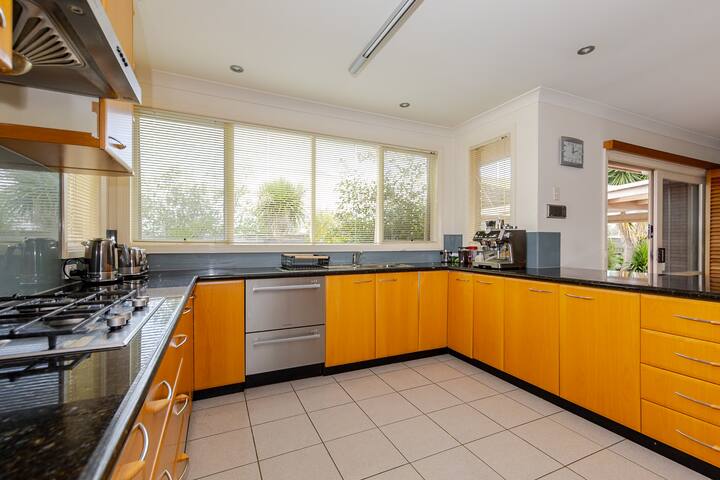 5BR | The peaceful retreat in a tranquil court gallery image 5