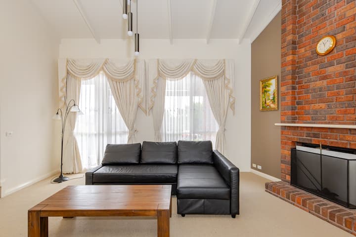 5br | The Peaceful Retreat In A Tranquil Court - Melbourne
