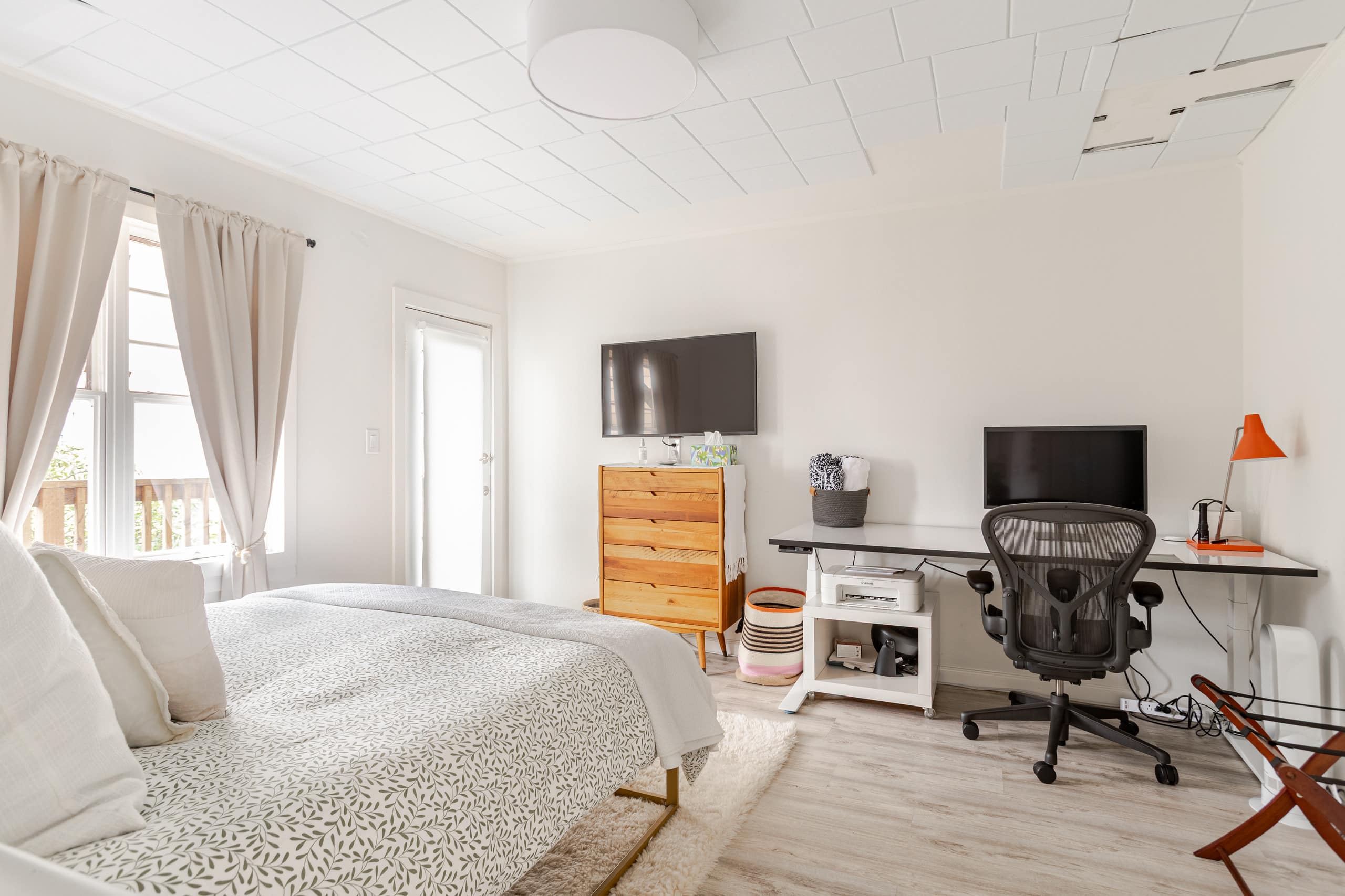 Modern Sunnyside Apartment/Remote work friendly - Image 22
