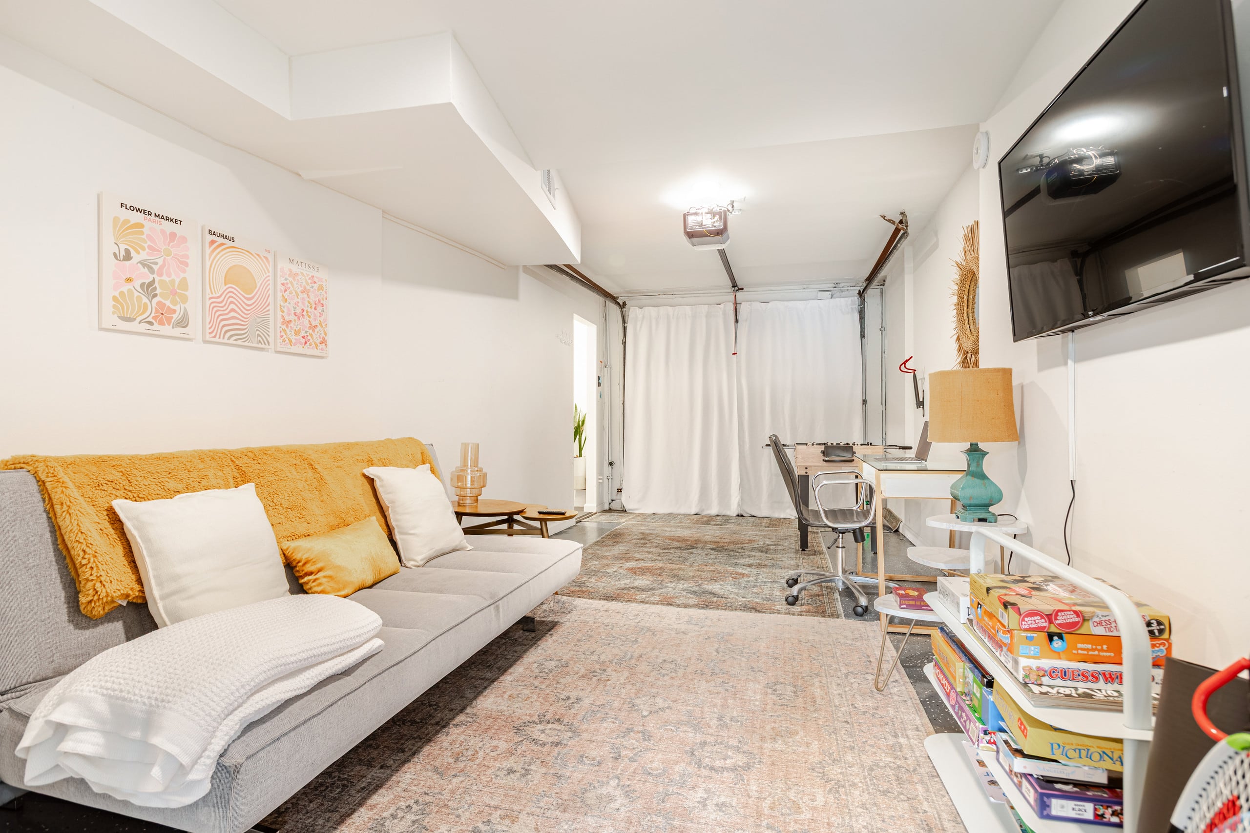 Modern Sunnyside Apartment/Remote work friendly - Image 34