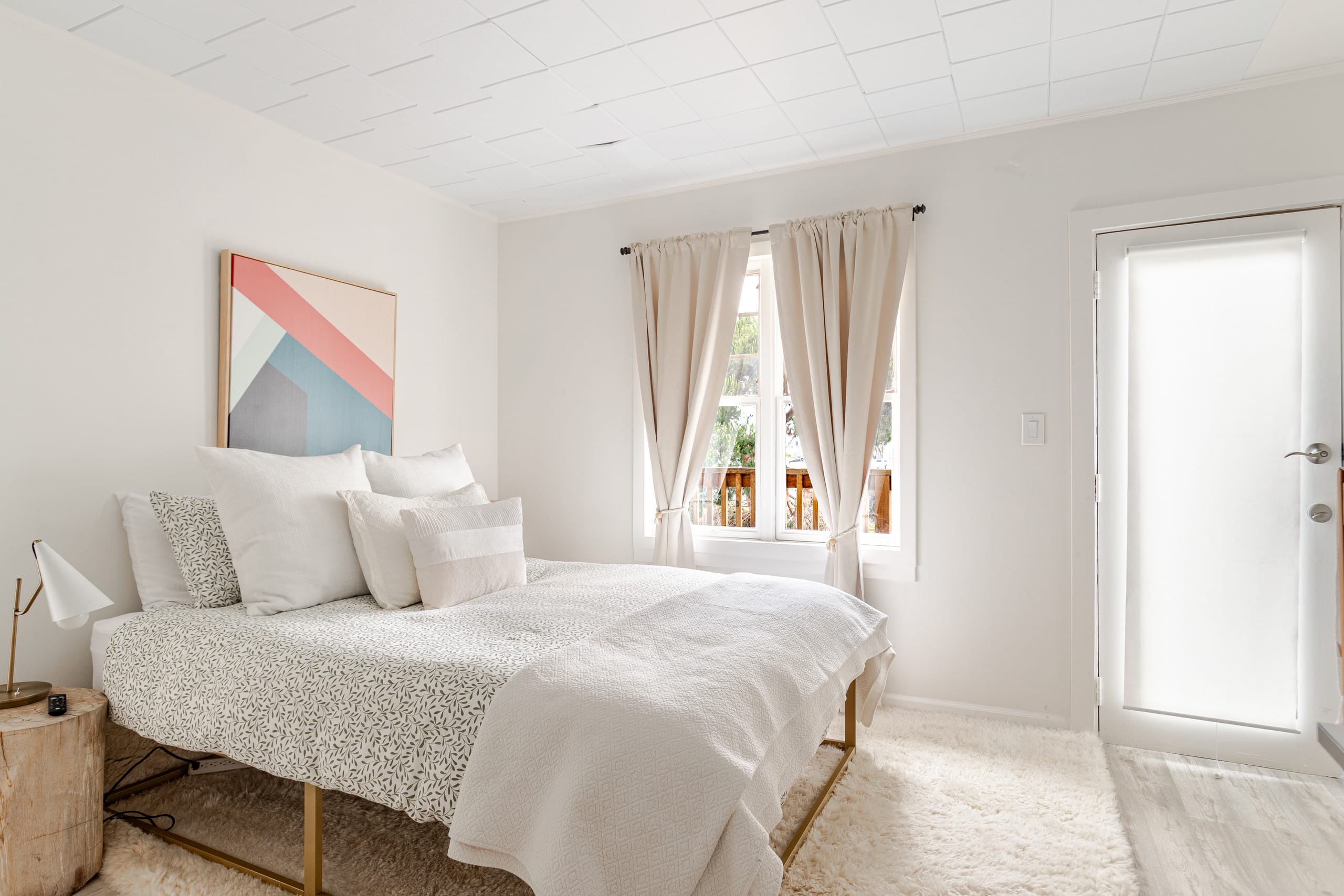 Modern Sunnyside Apartment/Remote work friendly - Image 1