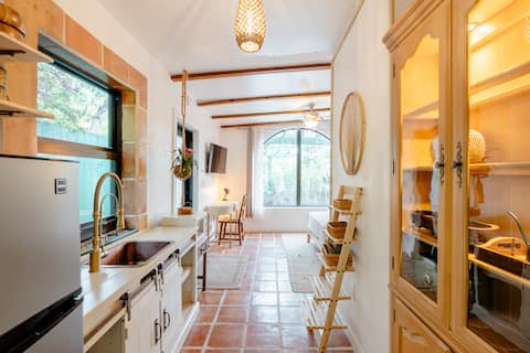 Top performing Airbnb: Quiet Guest Suite, Private Entrance, Patio+Parking in Shenandoah North