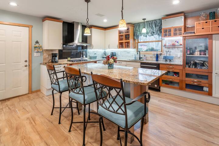 The Enchanted Woods with Hot Tub House gallery image 3