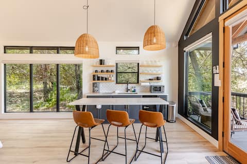 Relaxing Ranch, Friendly Animals, Modern Stay