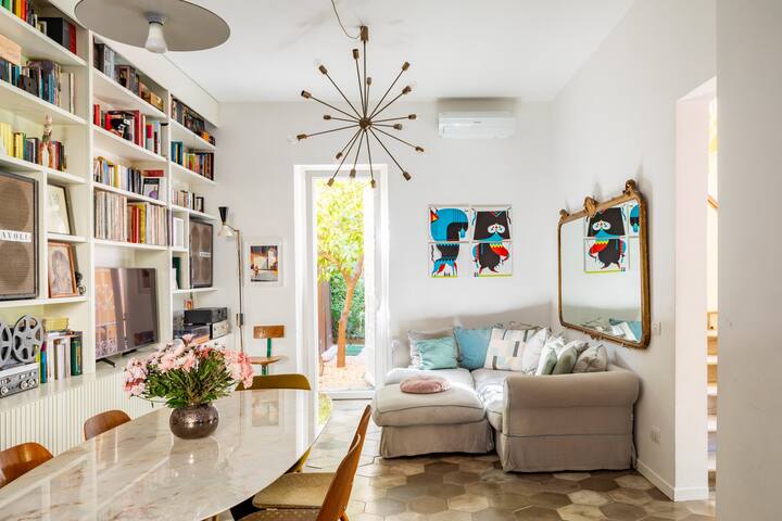 Unique villa in Roma con piscina gallery image 2