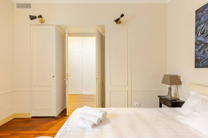 Historic Center Via Monti Cadorna Luxury & silence gallery image 4