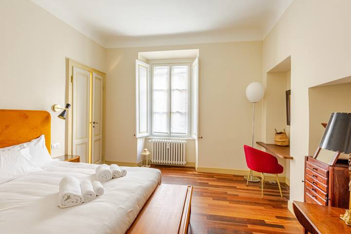 Historic Center Via Monti Cadorna Luxury & silence gallery image 2