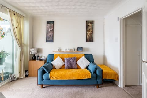 Spacious 3bed semi/Gamesroom/Drive/10mins to City