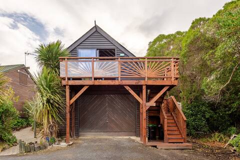 Beach Loft with Ocean View. No Cleaning fee. SkyTV