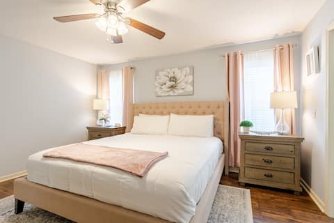 Garden District Hideaway, King Bed