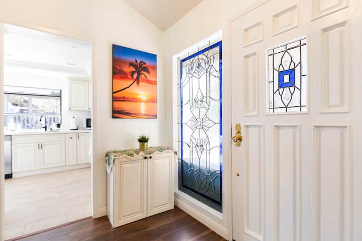 Experience Tranquil Luxury Overlooking Golf Course - Newport