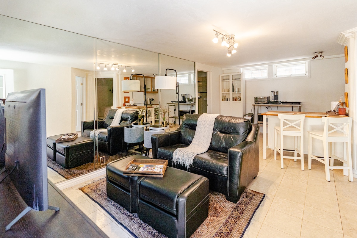 Successful Airbnb property: Cleo in the Village Beachin’ Private Studio Apt. in Laguna Beach
