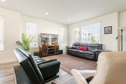 Top Airbnb: Spacious LA Oasis | Perfect for Families & Group in Downey