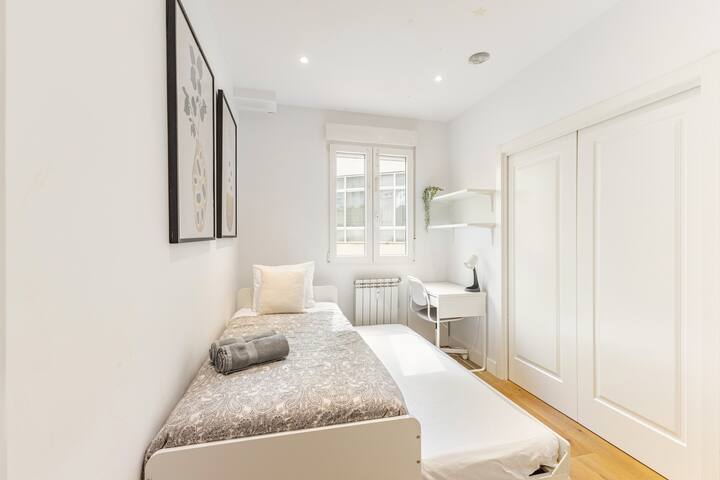 Amazing modern apartment in Madrid (B. Salamanca) gallery image 3