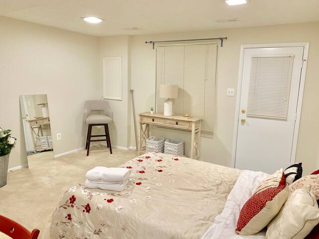 Comfortable Private basement 5min from DCA AIRPORT