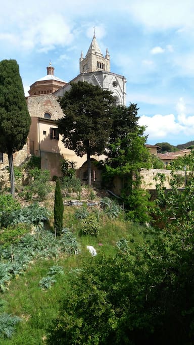 Bellissimo scorcio del campanile da una della finestre del b&b