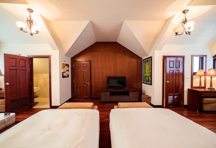 Izba s 2 oddelenými lôžkami na treťom poschodí