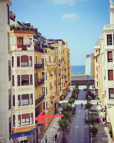 Lovely Zurriola Beach Apartment. Gros. gallery image 3