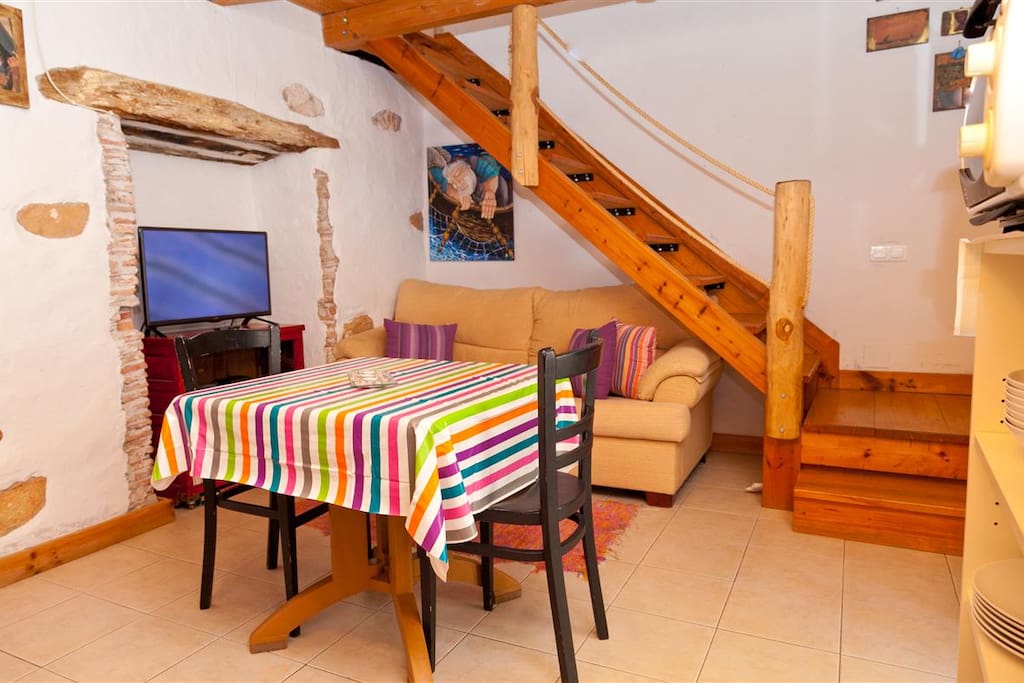 Lounge with Satellite & IPTV, Blu-Ray and air conditioning