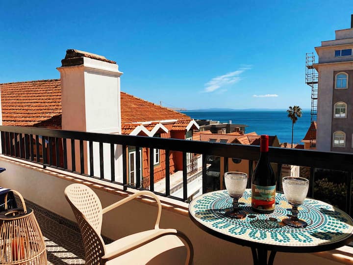 SEA VIEW w/Terrace near Beach in Monte Estoril