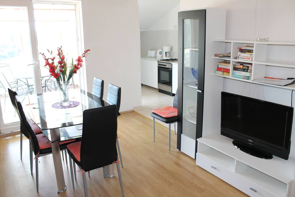 Diner area with partially separated kitchen