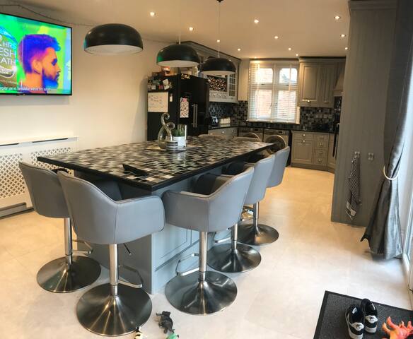 Private room, newly renovated, Victorian house