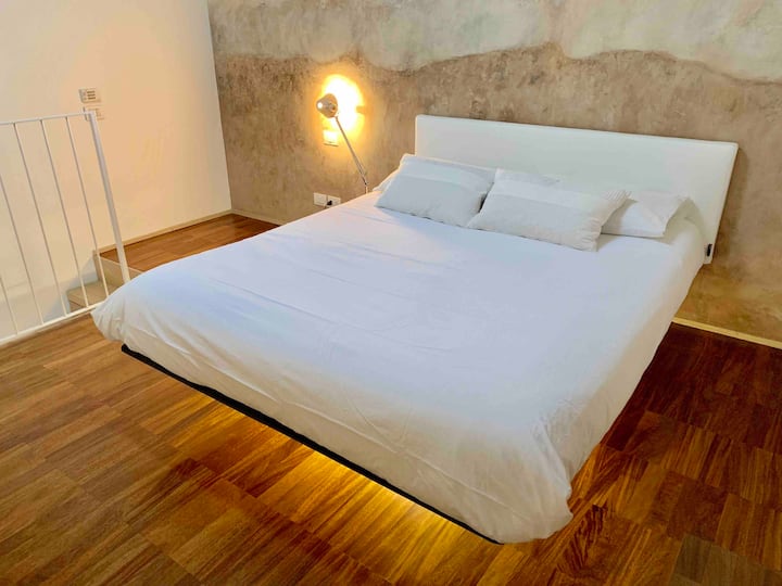 Двойно легло над мецанин 