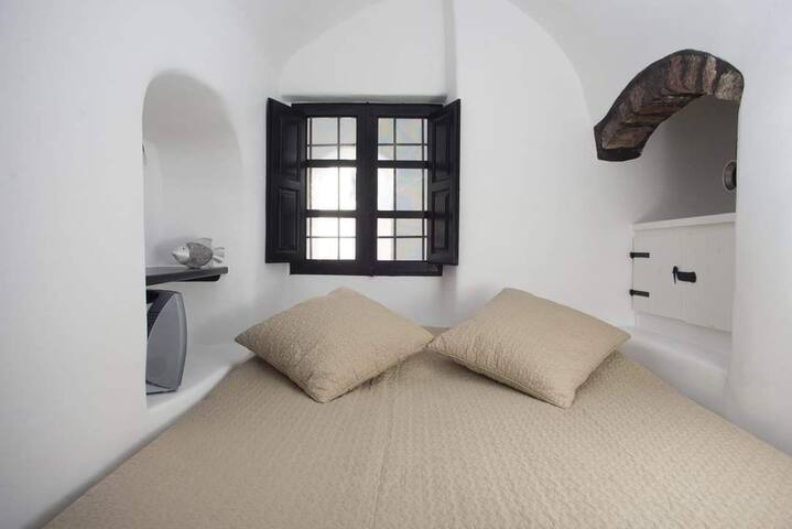 Two bedroom -two bathrooms Villa Santorini gallery image 4