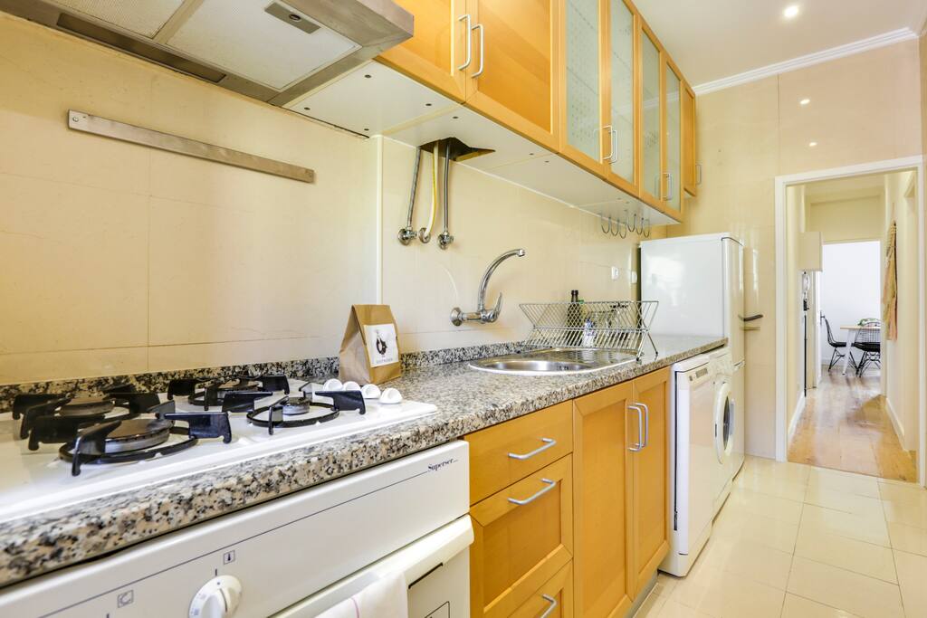 Fully equipped kitchen with dishwasher