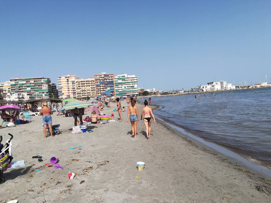 GRAN PLAYA IDEAL PARA FAMILIA
BANDERAS AZULES