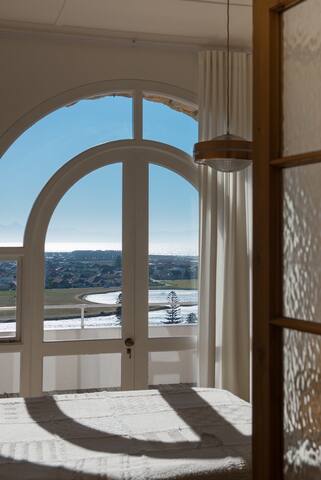 Majestic heritage mountainside home in Muizenberg