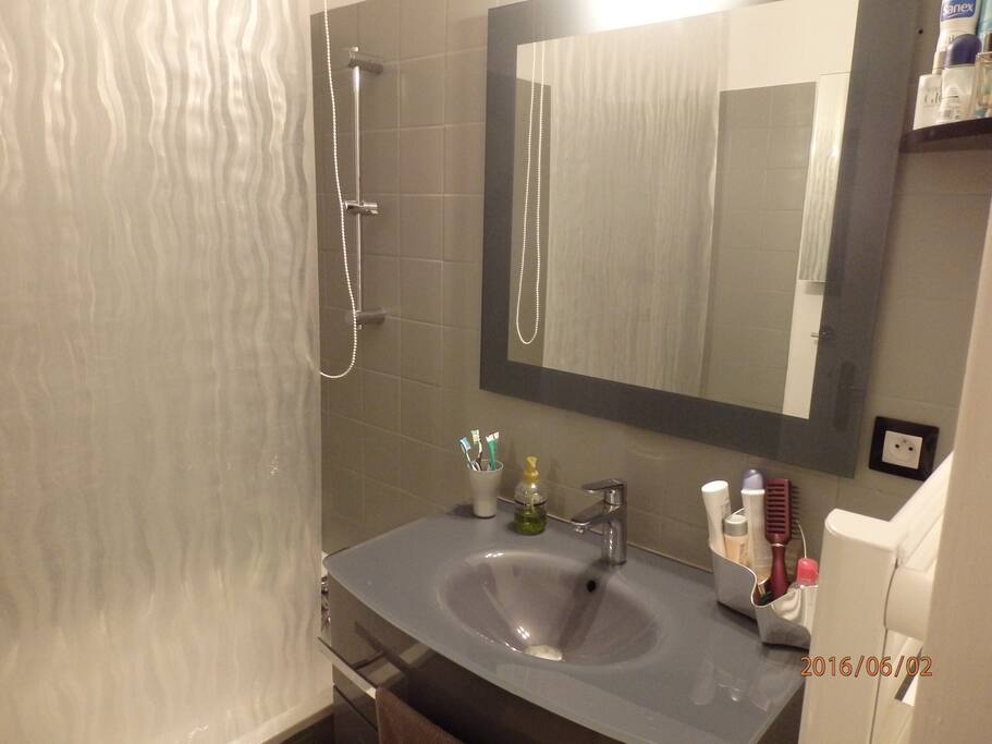 SALLE DE BAIN AVEC BAIGNOIRE